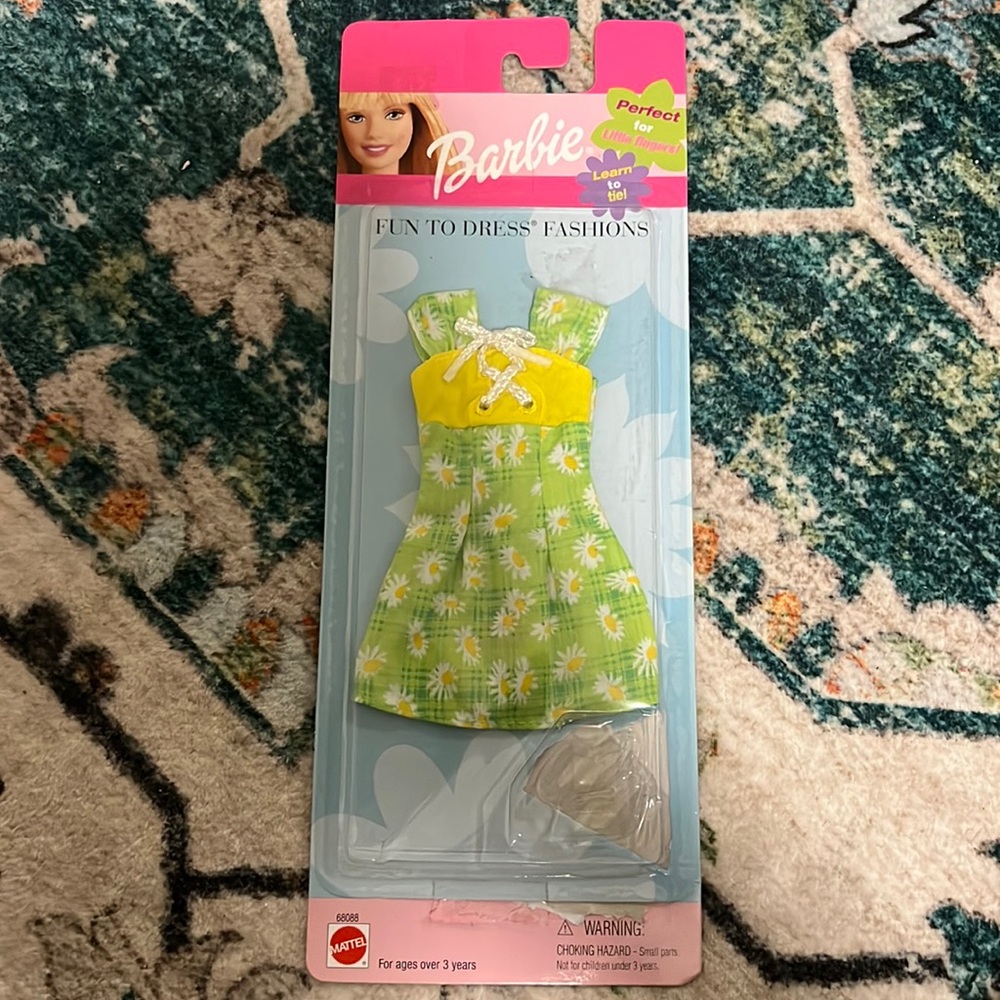 Mattel fun to dress fashions green and yellow dress